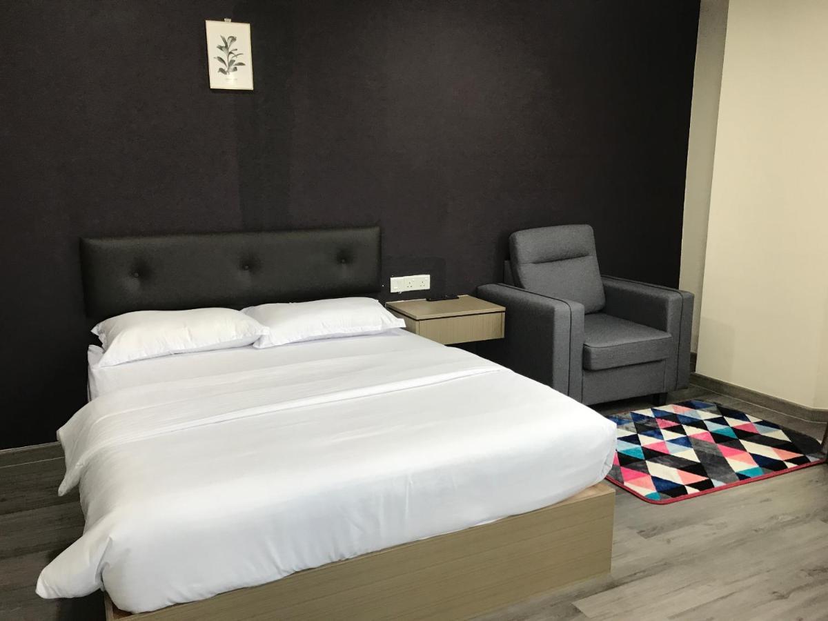 Oyo 90506 Z Stay Inn Hotel Simpang Renggam Экстерьер фото