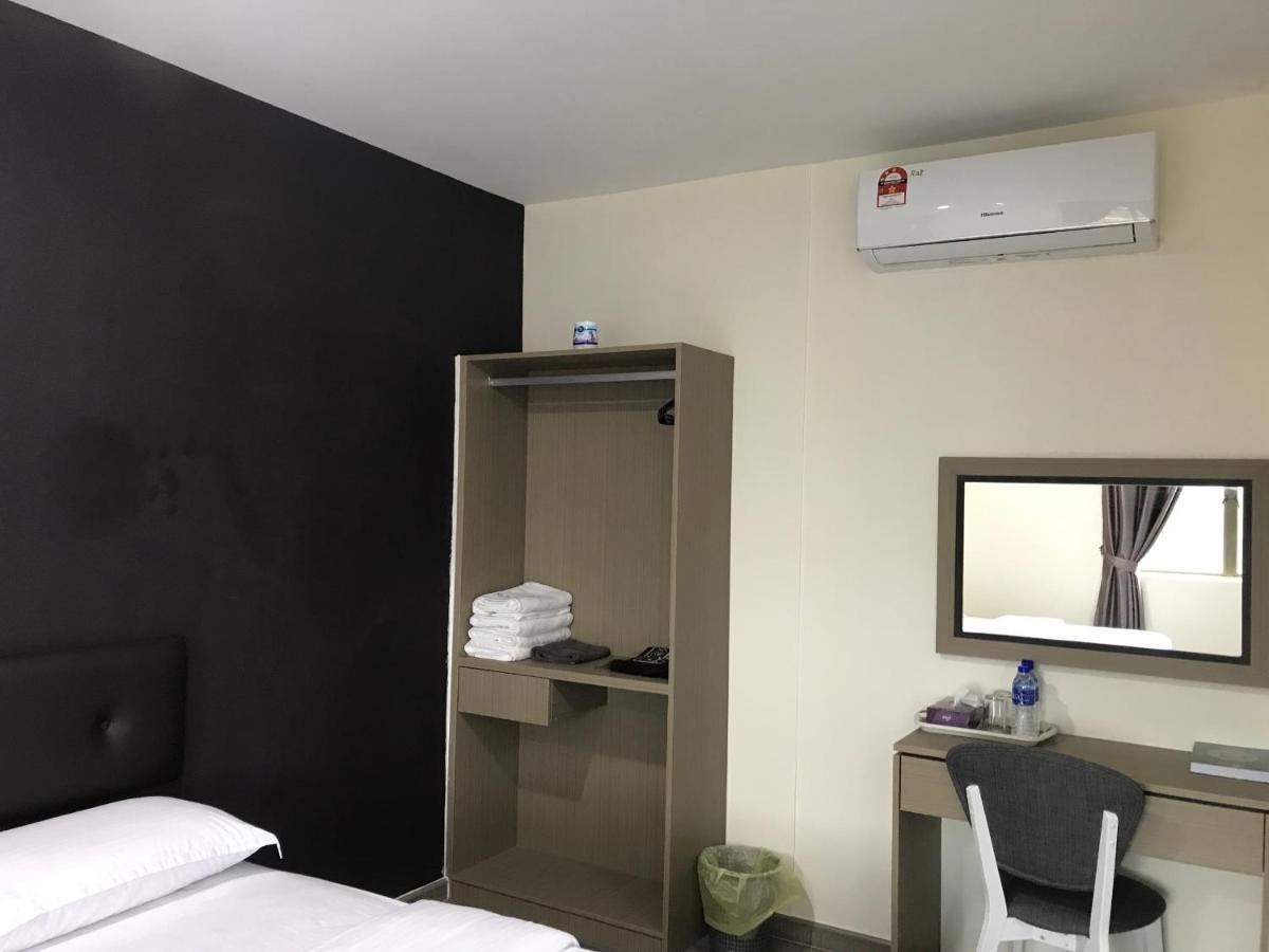 Oyo 90506 Z Stay Inn Hotel Simpang Renggam Экстерьер фото