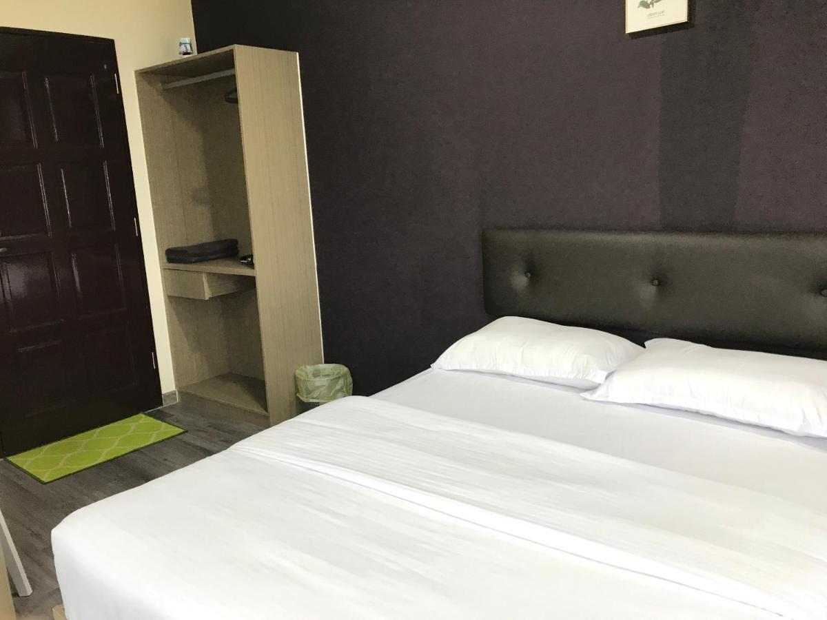 Oyo 90506 Z Stay Inn Hotel Simpang Renggam Экстерьер фото