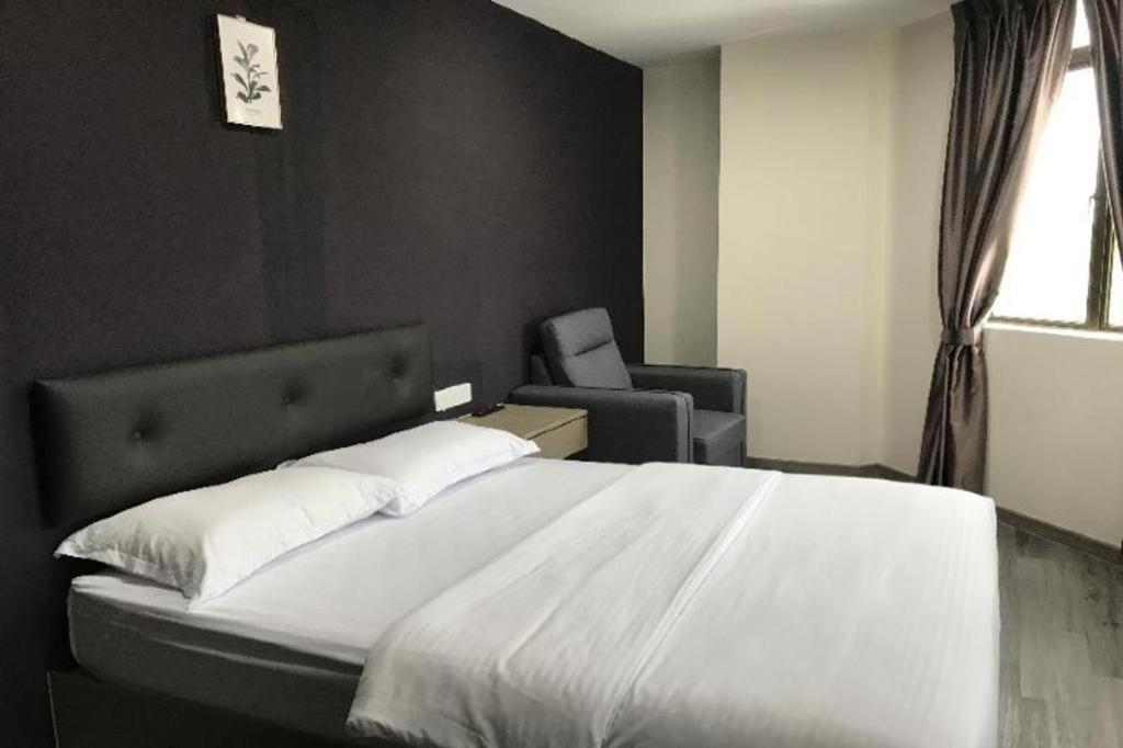 Oyo 90506 Z Stay Inn Hotel Simpang Renggam Экстерьер фото